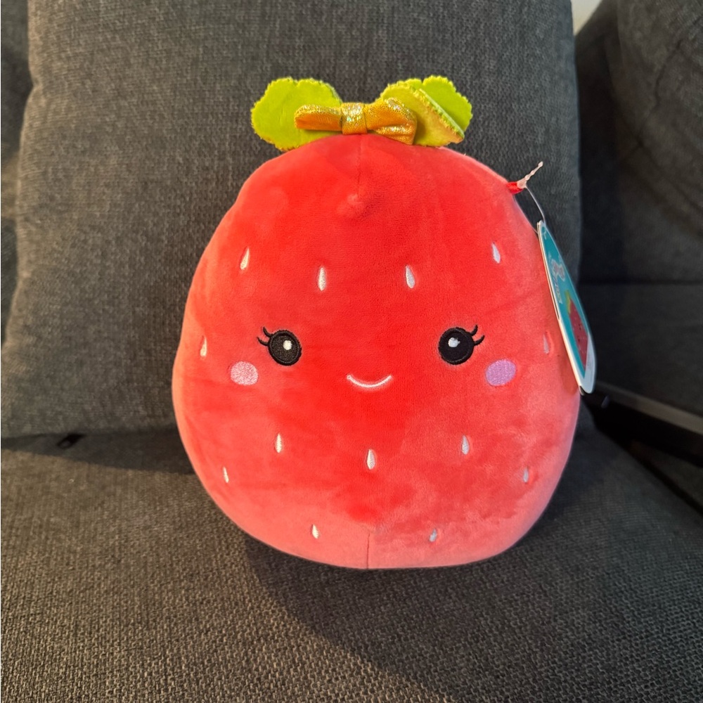 Squishmallows Scarlet 8" NWT 🍓